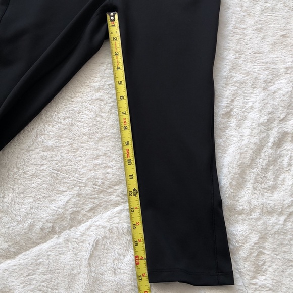 New balance capris size small new condition - Picture 4 of 4